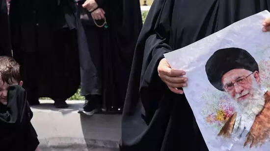 മുഹര്‍റം ആഘോഷം: പൂനെയില്‍ ആയത്തുല്ല അലി ഖാംനഇയുടെ ചിത്രം ഉള്‍ക്കൊള്ളുന്ന ബാനര്‍ നീക്കം ചെയ്തു