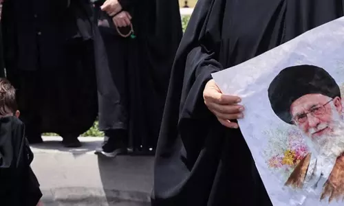 മുഹര്‍റം ആഘോഷം: പൂനെയില്‍ ആയത്തുല്ല അലി ഖാംനഇയുടെ ചിത്രം ഉള്‍ക്കൊള്ളുന്ന ബാനര്‍ നീക്കം ചെയ്തു