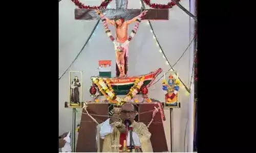 കൈയ്യേറ്റമെന്നാരോപിച്ച് 200 വര്ഷം പഴക്കമുള്ള കുരിശ് പൊളിച്ചുമാറ്റാനുള്ള നടപടി; കോടതിയെ സമീപിച്ച് കോലി സമൂഹം കൈയ്യേറ്റമെന്നാരോപിച്ച് 200 വര്ഷം പഴക്കമുള്ള കുരിശ് പൊളിച്ചുമാറ്റാനുള്ള നടപടി; കോടതിയെ സമീപിച്ച് കോലി സമൂഹം