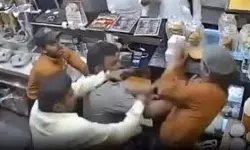 കൂടുതല്‍ കോഫി കപ്പ് ആവശ്യപ്പെട്ടു; എതിര്‍ത്ത കഫേ ജീവനക്കാരനെ മര്‍ദ്ദിച്ച് യുവാക്കള്‍ (വീഡിയോ)