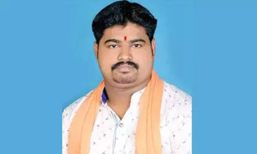 ബസ് തകര്‍ത്ത ഹിന്ദു ജാഗരണ്‍ വേദികെ നേതാവിനെ കസ്റ്റഡിയില്‍ എടുത്തു; ഫോണ്‍ നിറയെ അശ്ലീല വീഡിയോ; പുതിയ കേസെടുത്തു