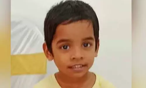 തോട്ടില് വീണ് അഞ്ചുവയസ്സുകാരന് മരിച്ചു തോട്ടില് വീണ് അഞ്ചുവയസ്സുകാരന് മരിച്ചു