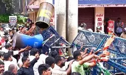 เดเดฐเตเดเตเดฏเดฎเดจเตเดคเตเดฐเดฟเดฏเตเดเต เดฐเดพเดเดฟเดเตเดเดพเดฏเดฟ เดชเตเดฐเดคเดฟเดทเตเดงเดเตเดเตพ เดเดณเดฟเดเตเดเดคเตเดคเตเดจเตเดจเต . เดเดฐเตเดเตเดฏเดฎเดจเตเดคเตเดฐเดฟเดฏเตเดเต เดฐเดพเดเดฟเดเตเดเดพเดฏเดฟ เดชเตเดฐเดคเดฟเดทเตเดงเดเตเดเตพ เดเดณเดฟเดเตเดเดคเตเดคเตเดจเตเดจเต .