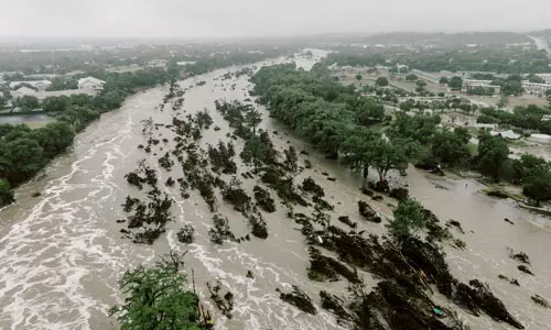 യുഎസിലെ ടെക്സസില് മിന്നല് പ്രളയം; 24 മരണം, 25 പേരെ കാണാതായി യുഎസിലെ ടെക്സസില് മിന്നല് പ്രളയം; 24 മരണം, 25 പേരെ കാണാതായി