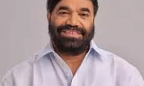 ആരോഗ്യമന്ത്രി ഉരുട്ടി ഇട്ടതാണോ?; മെഡിക്കൽ കോളജ് അപകടത്തിൽ മന്ത്രി വി എൻ വാസവൻ ആരോഗ്യമന്ത്രി ഉരുട്ടി ഇട്ടതാണോ?; മെഡിക്കൽ കോളജ് അപകടത്തിൽ മന്ത്രി വി എൻ വാസവൻ