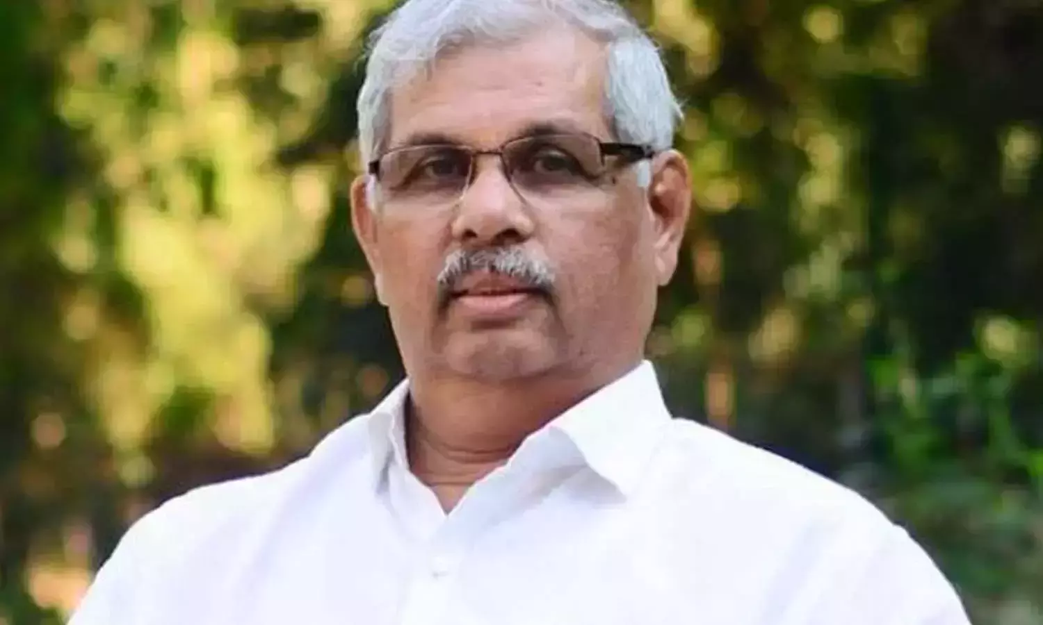 സനാതന ധര്മ്മം പഠിപ്പിക്കാന് ക്ഷേത്രങ്ങളില് സ്കൂളുകള് സ്ഥാപിക്കണമെന്ന് ഗവര്ണര്, പശുക്കളെ സംരക്ഷിക്കാന് ഗോശാലയും സനാതന ധര്മ്മം പഠിപ്പിക്കാന് ക്ഷേത്രങ്ങളില് സ്കൂളുകള് സ്ഥാപിക്കണമെന്ന് ഗവര്ണര്, പശുക്കളെ സംരക്ഷിക്കാന് ഗോശാലയും