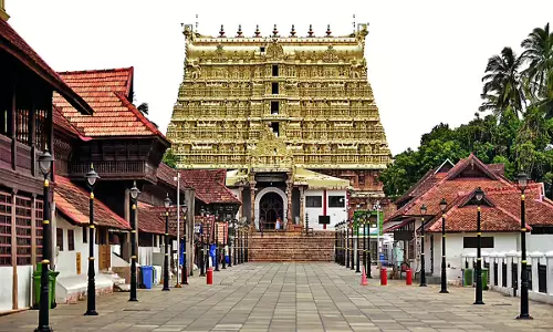 കണ്ണടയില്‍ കാമറ; ശ്രീപത്മനാഭസ്വാമി ക്ഷേത്രത്തിനകത്തെ ദൃശ്യം പകര്‍ത്താന്‍ ശ്രമിച്ചയാള്‍ പിടിയില്‍