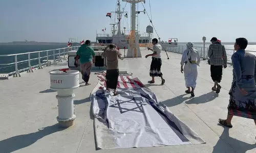 ഇസ്രായേല്‍ ആക്രമിച്ച ഇസ്രായേലി കപ്പല്‍ കാണാന്‍ യെമനികളുടെ തിരക്കെന്ന് റിപോര്‍ട്ട്