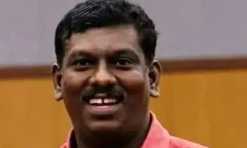  കോടതിയിലെ ചിലര്‍ ആര്‍ക്കൊപ്പമാണ്? നീതിദേവതയ്‌ക്കൊപ്പമോ?. കാവിക്കൊടിയേന്തിയ സ്ത്രീക്കൊപ്പമോ? .... പരാമര്‍ശത്തില്‍ മുന്‍ എംഎല്‍എയെ വിമര്‍ശിച്ച് ഹൈക്കോടതി