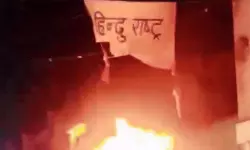 മുഹര്‍റം ആഘോഷത്തിനിടെ ഹിന്ദു രാഷ്ട്ര ബാനര്‍ കത്തിക്കാന്‍ ശ്രമം; നാലു പേര്‍ അറസ്റ്റില്‍(VIDEO)