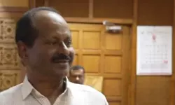 സ്പീക്കര്ക്കൊപ്പം പുതിയ ഡിജിപിയെ സ്വീകരിച്ച് ഫസല് വധക്കേസിലെ പ്രതി കാരായി രാജന് സ്പീക്കര്ക്കൊപ്പം പുതിയ ഡിജിപിയെ സ്വീകരിച്ച് ഫസല് വധക്കേസിലെ പ്രതി കാരായി രാജന്