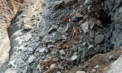 കോന്നി പാറമട അപകടം; രക്ഷാപ്രവര്ത്തനം താല്ക്കാലികമായി നിര്ത്തിവച്ചു കോന്നി പാറമട അപകടം; രക്ഷാപ്രവര്ത്തനം താല്ക്കാലികമായി നിര്ത്തിവച്ചു