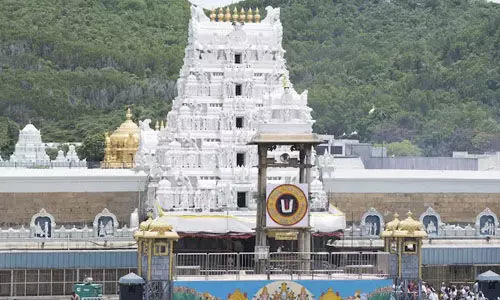 ക്രിസ്ത്യന് പ്രാര്ത്ഥനകളില് പങ്കെടുത്ത ഉദ്യോഗസ്ഥനെ തിരുപ്പതി ക്ഷേത്രം സസ്പെന്ഡ് ചെയ്തു ക്രിസ്ത്യന് പ്രാര്ത്ഥനകളില് പങ്കെടുത്ത ഉദ്യോഗസ്ഥനെ തിരുപ്പതി ക്ഷേത്രം സസ്പെന്ഡ് ചെയ്തു