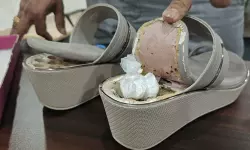 ചെരിപ്പില് കൊക്കെയ്ന് കടത്തിയ ആറു പേര് അറസ്റ്റില് ചെരിപ്പില് കൊക്കെയ്ന് കടത്തിയ ആറു പേര് അറസ്റ്റില്