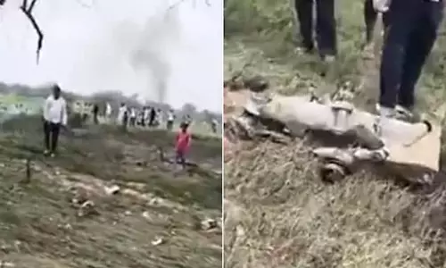 പരിശീലന പറക്കലിനിടെ യുദ്ധവിമാനം തകർന്നുവീണു; രണ്ടു മരണം പരിശീലന പറക്കലിനിടെ യുദ്ധവിമാനം തകർന്നുവീണു; രണ്ടു മരണം