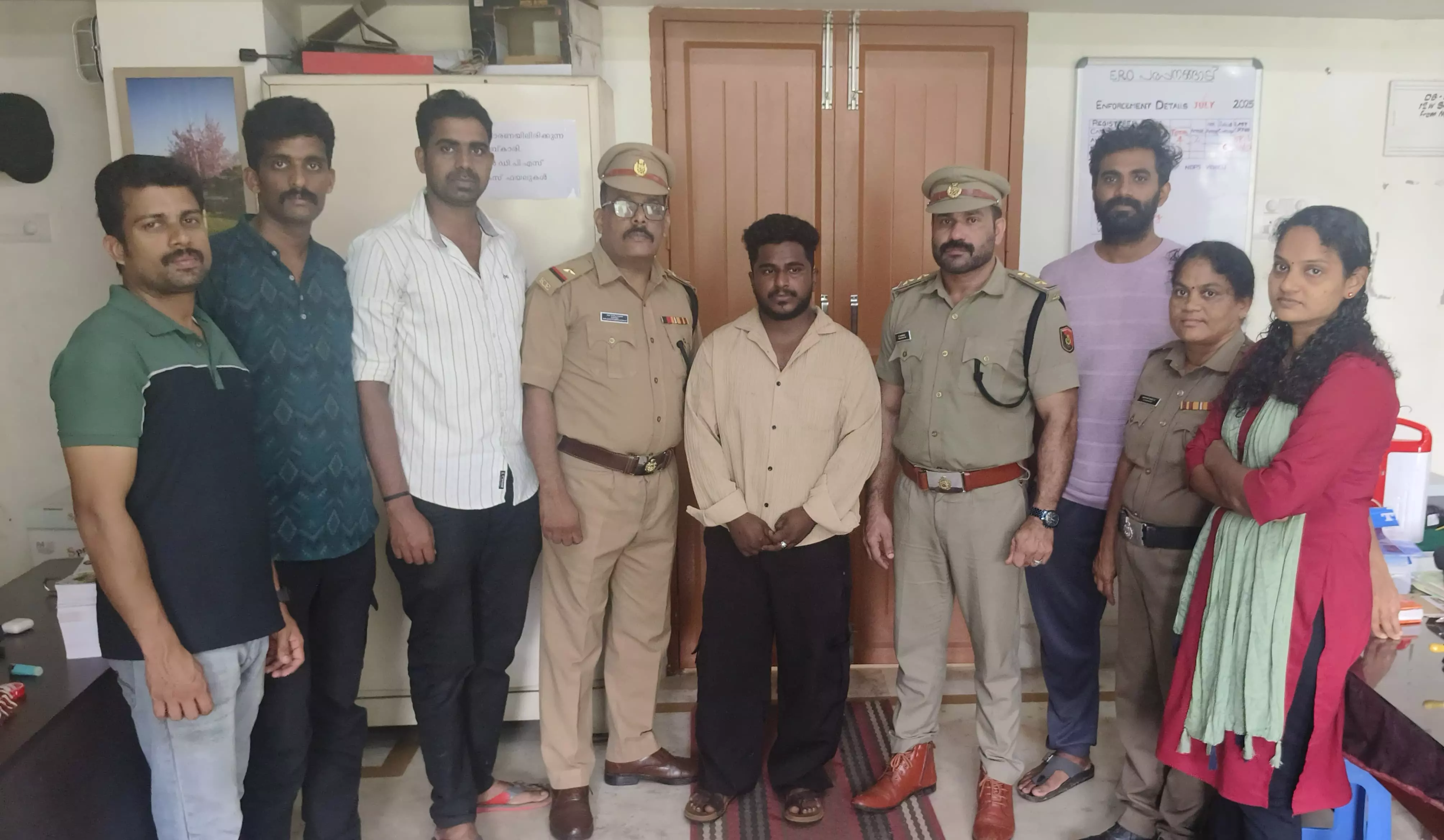 എംഡിഎംഎയുമായി യുവാവ് അറസ്റ്റില് എംഡിഎംഎയുമായി യുവാവ് അറസ്റ്റില്