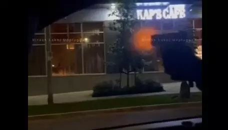 കൊമേഡിയന് കപില് ശര്മയുടെ കാനഡയിലെ ഹോട്ടലിന് നേരെ വെടിവയ്പ്(വീഡിയോ) കൊമേഡിയന് കപില് ശര്മയുടെ കാനഡയിലെ ഹോട്ടലിന് നേരെ വെടിവയ്പ്(വീഡിയോ)