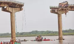 ഗുജറാത്തിലെ ഗംഭീര പാലം തകര്‍ന്നുവീണ അപകടം; മരിച്ചവരുടെ എണ്ണം 13ആയി