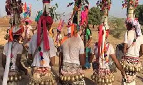 ആദിവാസികളെ ക്രിസ്ത്യാനികള്‍ മതം മാറ്റുന്നുവെന്ന് ആരോപണം; അന്വേഷണത്തിന് ഉത്തരവിട്ട് മഹാരാഷ്ട്ര സര്‍ക്കാര്‍