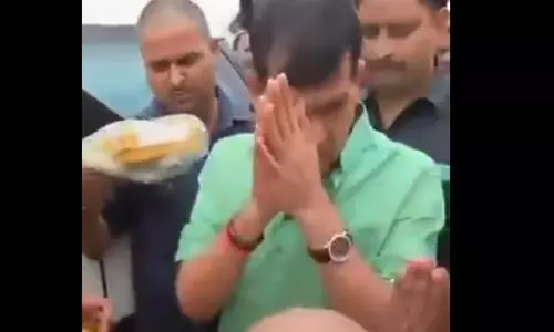 ദിവസം മൂന്നു മണിക്കൂര്‍ പോലും വൈദ്യുതിയില്ലെന്ന് ജനങ്ങള്‍: ജയ് ശ്രീറാം, ജയ് ബജ്‌റങ് ബലി എന്ന് മറുപടി നല്‍കി യുപി വൈദ്യുതി മന്ത്രി (VIDEO)