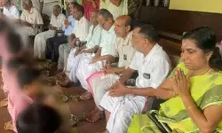 കണ്ണൂരിലും വിദ്യാര്‍ഥികളെക്കൊണ്ട് അധ്യാപകര്‍ക്ക് പാദപൂജ
