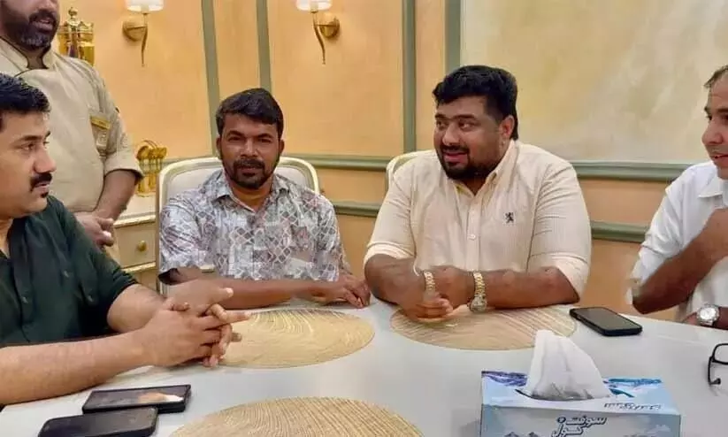 സുഹൃത്തിന്റെ മരുന്ന് കൈവശം വച്ചതിന്റെ പേരില് പിടിയിലായി; നാലര മാസത്തിന് ശേഷം മോചിതനായി മലയാളി ഉംറ തീര്ത്ഥാടകന് സുഹൃത്തിന്റെ മരുന്ന് കൈവശം വച്ചതിന്റെ പേരില് പിടിയിലായി; നാലര മാസത്തിന് ശേഷം മോചിതനായി മലയാളി ഉംറ തീര്ത്ഥാടകന്