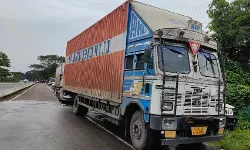 കൊച്ചിയിൽ കണ്ടെയ്നർ ലോറി പിടിയിൽ -കവർച്ചാ സംഘമെന്ന് സംശയം കൊച്ചിയിൽ കണ്ടെയ്നർ ലോറി പിടിയിൽ -കവർച്ചാ സംഘമെന്ന് സംശയം