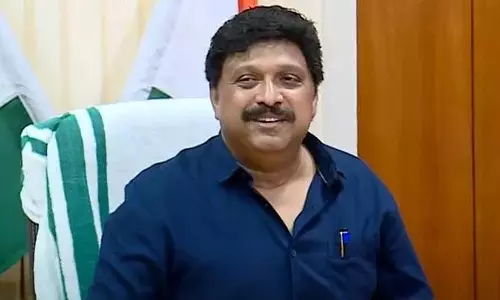 ഉദ്ഘാടന വേദിയ്ക്ക് സമീപം ഹോണ്‍ അടിച്ച് സ്വകാര്യബസ്; പെര്‍മിറ്റ് റദ്ദാക്കി മന്ത്രി ഗണേഷ് കുമാര്‍