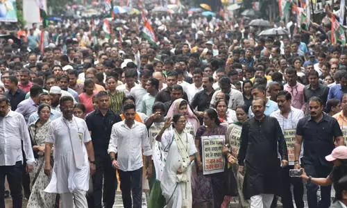 ബംഗാളി സംസാരിക്കുന്നവരെ ബിജെപി ജയിലില്‍ അടയ്ക്കുന്നു; ബംഗാള്‍ ഇന്ത്യയില്‍ അല്ലേ ?-മമതാ ബാനര്‍ജി