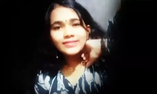 പാമ്പുകടിയേറ്റത് അറിഞ്ഞില്ല; പതിനാറുകാരി മരിച്ചു പാമ്പുകടിയേറ്റത് അറിഞ്ഞില്ല; പതിനാറുകാരി മരിച്ചു