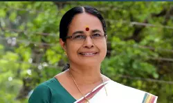 സിപിഎം മുന്‍ എംഎല്‍എ ആയിഷാ പോറ്റി കോണ്‍ഗ്രസ് വേദിയിലേക്ക്