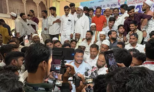 ഹിന്ദുത്വരുടെ ശല്യം; അറവ് നിര്ത്തി പ്രതിഷേധിച്ച് ഖുറേഷികള് ഹിന്ദുത്വരുടെ ശല്യം; അറവ് നിര്ത്തി പ്രതിഷേധിച്ച് ഖുറേഷികള്