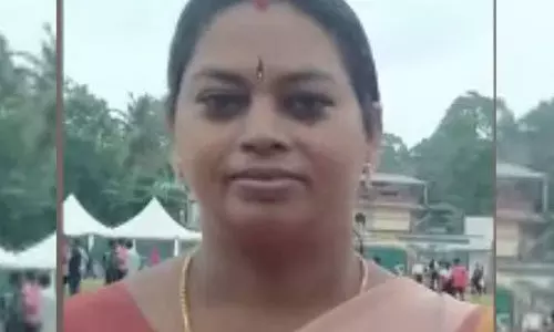 സ്വകാര്യ ബാങ്ക് ജീവനക്കാര് ഭീഷണിപ്പെടുത്തിയെന്ന്; പത്തനംതിട്ടയില് കൂട്ട ആത്മഹത്യാശ്രമം, വീട്ടമ്മ മരിച്ചു സ്വകാര്യ ബാങ്ക് ജീവനക്കാര് ഭീഷണിപ്പെടുത്തിയെന്ന്; പത്തനംതിട്ടയില് കൂട്ട ആത്മഹത്യാശ്രമം, വീട്ടമ്മ മരിച്ചു