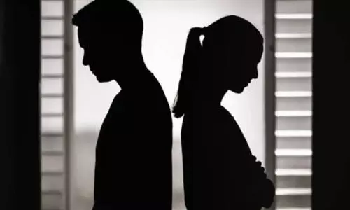 ഭര്ത്താവിന് ലൈംഗിക ബലഹീനതയുണ്ടെന്ന് ഭാര്യ: വിവാഹമോചന ഹരജി തള്ളി തെലങ്കാന ഹൈക്കോടതി ഭര്ത്താവിന് ലൈംഗിക ബലഹീനതയുണ്ടെന്ന് ഭാര്യ: വിവാഹമോചന ഹരജി തള്ളി തെലങ്കാന ഹൈക്കോടതി