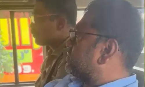 വിഎസിനെ അധിക്ഷേപിച്ച് പോസ്റ്റെന്ന്; അധ്യാപകന് അറസ്റ്റില് വിഎസിനെ അധിക്ഷേപിച്ച് പോസ്റ്റെന്ന്; അധ്യാപകന് അറസ്റ്റില്