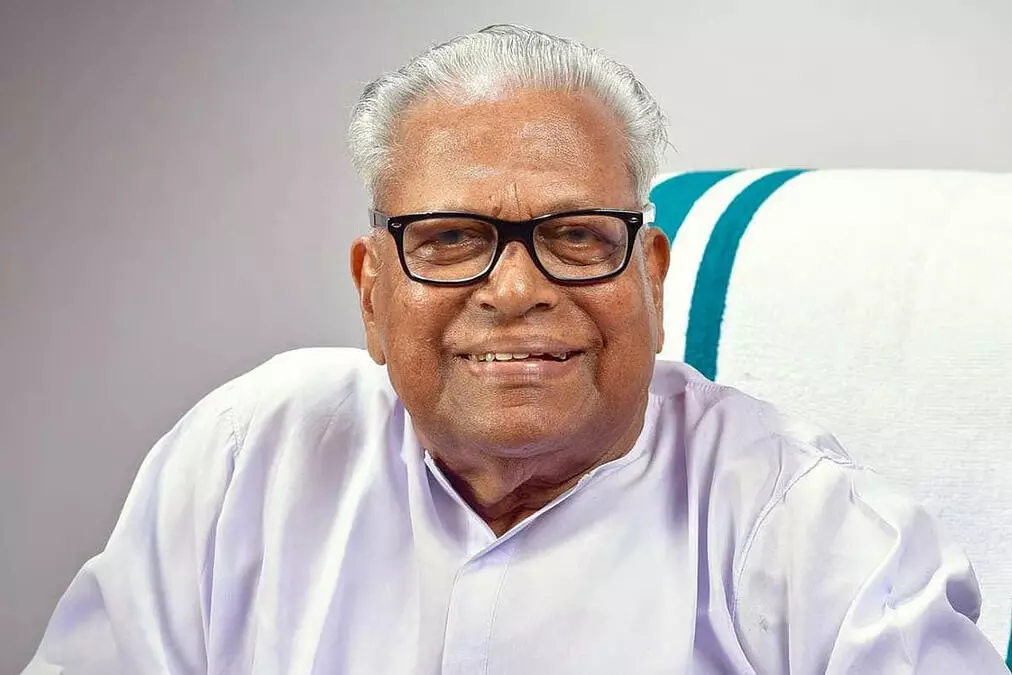 വിഎസ് മുസ് ലിം വിരുദ്ധനെന്ന് വിദ്വേഷ പരാമര്‍ശം; മുഖ്യമന്ത്രിക്കും ഡിജിപിക്കും പരാതി