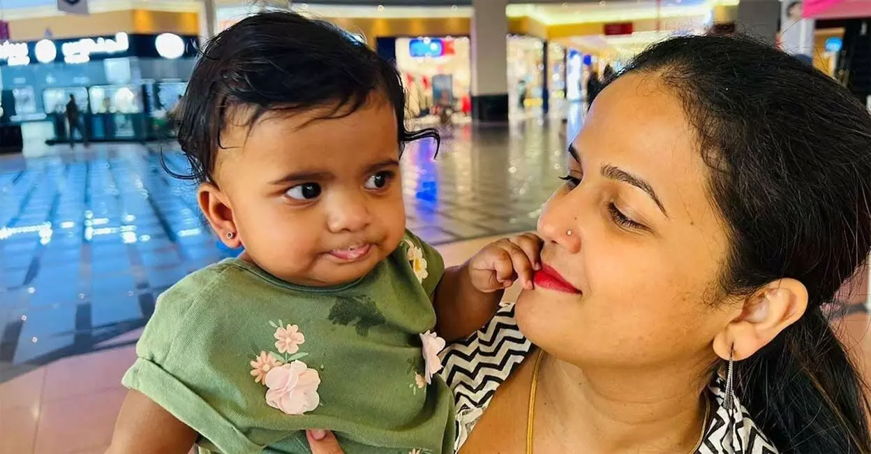 വിപഞ്ചികയുടെ മൃതദേഹം 15 ദിവസത്തിന് ശേഷം നാട്ടിലെത്തി വിപഞ്ചികയുടെ മൃതദേഹം 15 ദിവസത്തിന് ശേഷം നാട്ടിലെത്തി