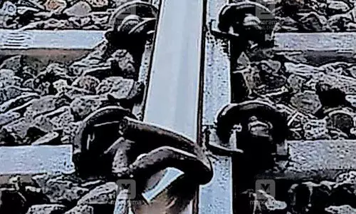 റെയില്വേ ട്രാക്കില് ഇരുമ്പു ക്ലിപ്പുകള്, കേസെടുത്തു റെയില്വേ ട്രാക്കില് ഇരുമ്പു ക്ലിപ്പുകള്, കേസെടുത്തു