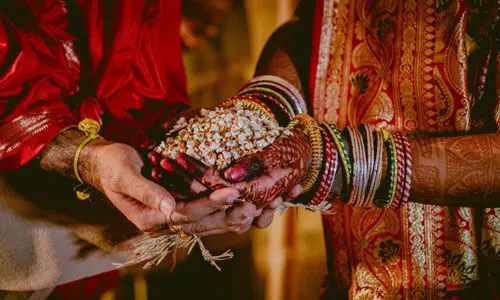 സംസ്ഥാനത്തെ ഒരു വര്ഷത്തെ വിവാഹ ചെലവ് 22,810 കോടിയെന്ന് പഠനം സംസ്ഥാനത്തെ ഒരു വര്ഷത്തെ വിവാഹ ചെലവ് 22,810 കോടിയെന്ന് പഠനം