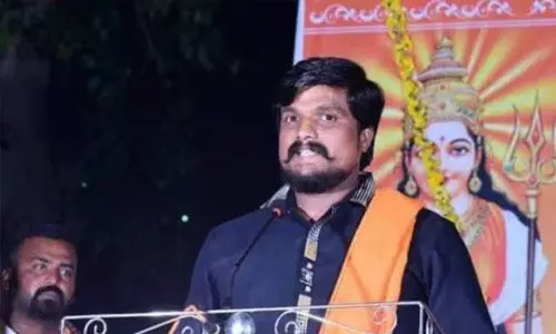 കന്നുകാലി ട്രക്കിന്റെ ഡ്രൈവറെ ആക്രമിച്ച ഹിന്ദുത്വന് അറസ്റ്റില് കന്നുകാലി ട്രക്കിന്റെ ഡ്രൈവറെ ആക്രമിച്ച ഹിന്ദുത്വന് അറസ്റ്റില്