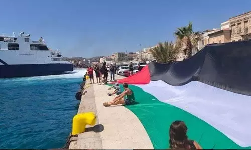 ഗ്രീക്ക് ദ്വീപില് ഇസ്രായേലികള് ഇറങ്ങുന്നത് തടഞ്ഞു (വീഡിയോ) ഗ്രീക്ക് ദ്വീപില് ഇസ്രായേലികള് ഇറങ്ങുന്നത് തടഞ്ഞു (വീഡിയോ)