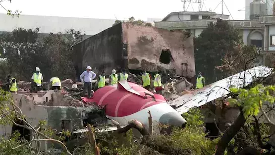 അഹമ്മദാബാദ് വിമാന ദുരന്തം: ശവപ്പെട്ടിക്കുള്ളില് വ്യത്യസ്ത മൃതദേഹഭാഗങ്ങള്, ബ്രിട്ടീഷ് പൗരന്മാരുടെ മൃതദേഹങ്ങള് മാറിയെന്ന് പരാതി അഹമ്മദാബാദ് വിമാന ദുരന്തം: ശവപ്പെട്ടിക്കുള്ളില് വ്യത്യസ്ത മൃതദേഹഭാഗങ്ങള്, ബ്രിട്ടീഷ് പൗരന്മാരുടെ മൃതദേഹങ്ങള് മാറിയെന്ന് പരാതി