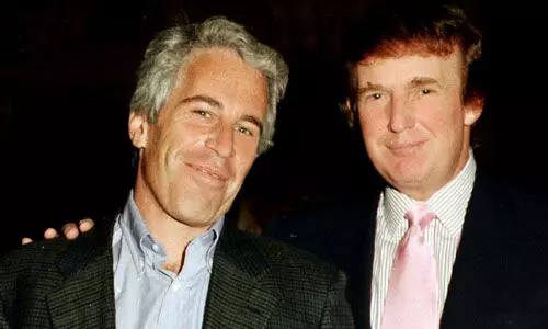 ജെഫ്രി എപ്സ്റ്റൈനും ട്രംപും തമ്മിലുള്ള ബന്ധം വെളിപ്പെടുത്തുന്ന ചിത്രങ്ങള് പുറത്ത് ജെഫ്രി എപ്സ്റ്റൈനും ട്രംപും തമ്മിലുള്ള ബന്ധം വെളിപ്പെടുത്തുന്ന ചിത്രങ്ങള് പുറത്ത്