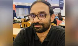 വി എസ് അച്യുതാനന്ദനെ അധിക്ഷേപിച്ച് സാമൂഹ്യമാധ്യമത്തിൽ പോസ്റ്റിട്ടെന്ന് ആരോപണം; താമരശ്ശേരി സ്വദേശി ആബിദ് അടിവാരത്തിനെതിരേ കേസ് വി എസ് അച്യുതാനന്ദനെ അധിക്ഷേപിച്ച് സാമൂഹ്യമാധ്യമത്തിൽ പോസ്റ്റിട്ടെന്ന് ആരോപണം; താമരശ്ശേരി സ്വദേശി ആബിദ് അടിവാരത്തിനെതിരേ കേസ്