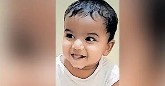 റംബൂട്ടാൻ തൊണ്ടയിൽ കുടുങ്ങി ഒരു വയസ് പ്രായമുള്ള കുട്ടി മരിച്ചു റംബൂട്ടാൻ തൊണ്ടയിൽ കുടുങ്ങി ഒരു വയസ് പ്രായമുള്ള കുട്ടി മരിച്ചു