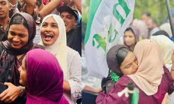 കാലിക്കറ്റ് സർവകലാശാലയിൽ 45 വർഷങ്ങൾക്ക് ശേഷം എം.എസ് എഫ് സ്ഥാനാർഥി ചെയർപേഴ്സൺ;അഞ്ച് ജനറൽ സീറ്റും പിടിച്ച് എം എസ് എഫ് കെ എസ് യു സഖ്യം കാലിക്കറ്റ് സർവകലാശാലയിൽ 45 വർഷങ്ങൾക്ക് ശേഷം എം.എസ് എഫ് സ്ഥാനാർഥി ചെയർപേഴ്സൺ;അഞ്ച് ജനറൽ സീറ്റും പിടിച്ച് എം എസ് എഫ് കെ എസ് യു സഖ്യം