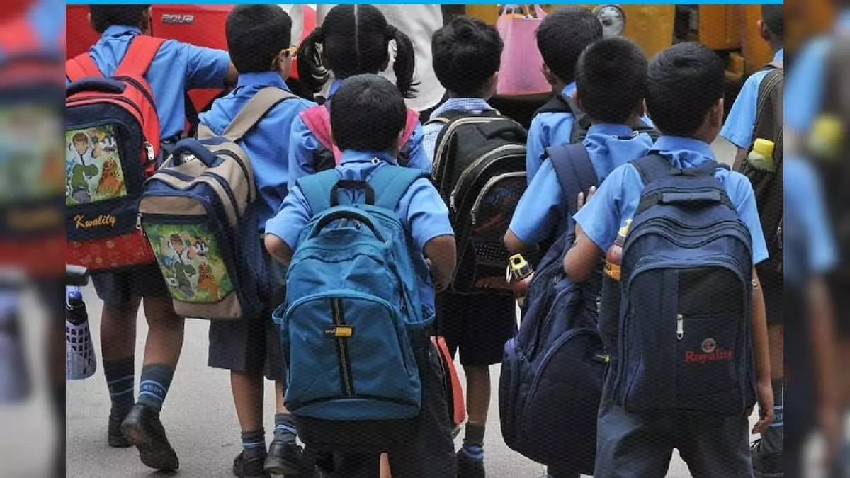 എയ്ഡഡ് സ്കൂളിലു ണ്ടാകുന്ന അപകടങ്ങളുടെ പേരിൽ പ്രഥമാധ്യപകരെ ക്രൂശിക്കരുത് എയ്ഡഡ് സ്കൂളിലു ണ്ടാകുന്ന അപകടങ്ങളുടെ പേരിൽ പ്രഥമാധ്യപകരെ ക്രൂശിക്കരുത്