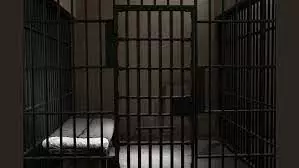 ജയില് വകുപ്പിനെതിരേ പരസ്യമായി പ്രതികരിച്ച ഉദ്യോഗസ്ഥന് സസ്പെന്ഷന് ജയില് വകുപ്പിനെതിരേ പരസ്യമായി പ്രതികരിച്ച ഉദ്യോഗസ്ഥന് സസ്പെന്ഷന്