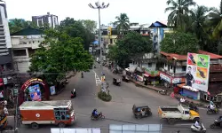 ബസ് സ്‌റ്റോപ്പ് മറിഞ്ഞ് വീണ് വിദ്യാര്‍ഥിക്ക് പരിക്ക്