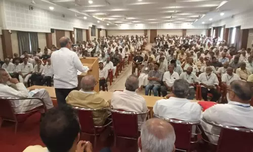 വഖഫ് ഭേദഗതി നിയമം: ആശങ്കയകറ്റാൻ സുപ്രീംകോടതി മുൻകൈയെടുക്കണം - കെ എൻ എം മർക്കസുദ്ദഅവ വഖഫ് ഭേദഗതി നിയമം: ആശങ്കയകറ്റാൻ സുപ്രീംകോടതി മുൻകൈയെടുക്കണം - കെ എൻ എം മർക്കസുദ്ദഅവ